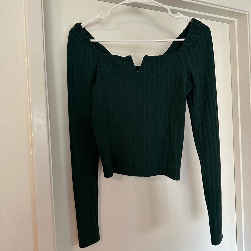 Free People; dark green; long sleeve top; size xs; never worn